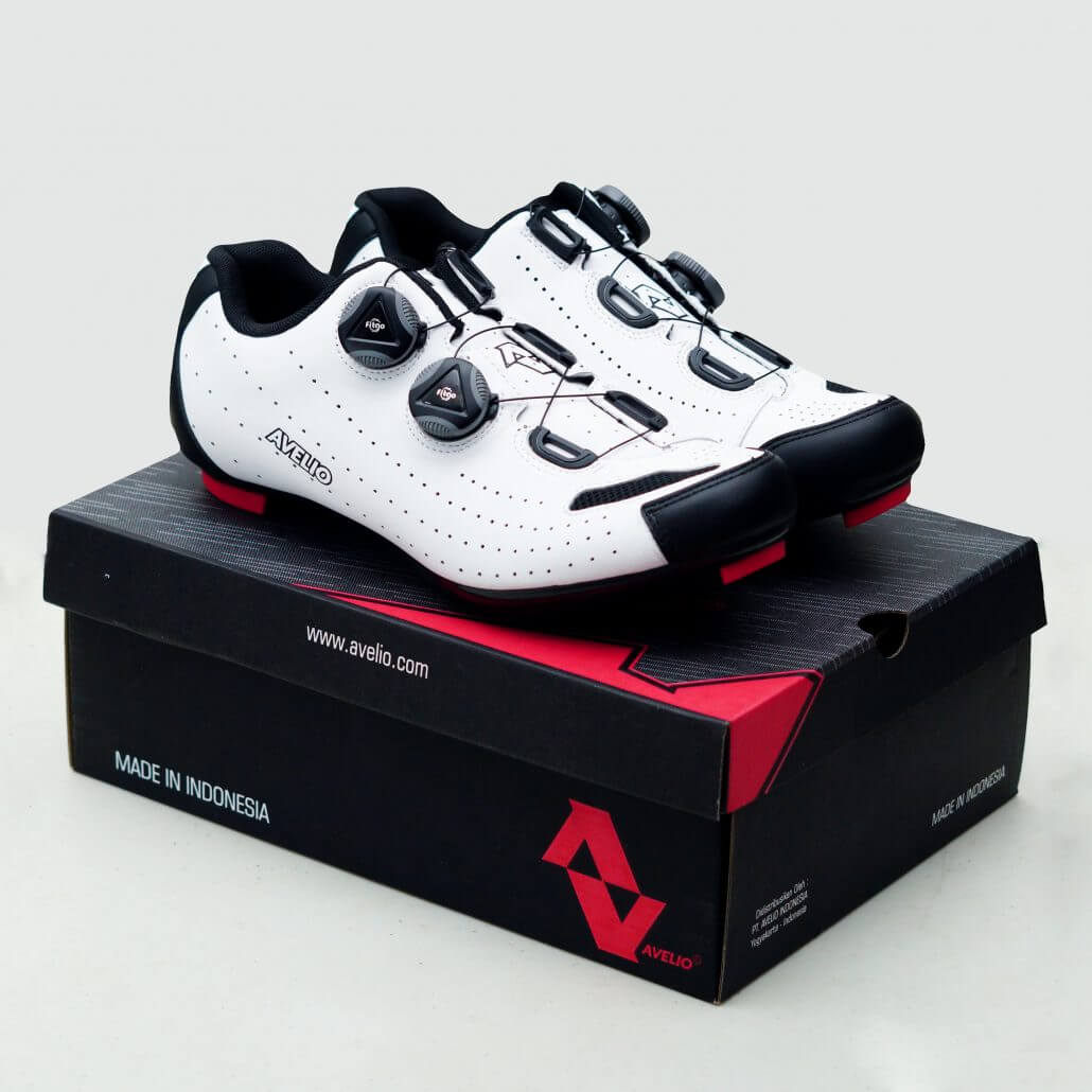  Sepatu  Roadbike Double Lock White Avelio 